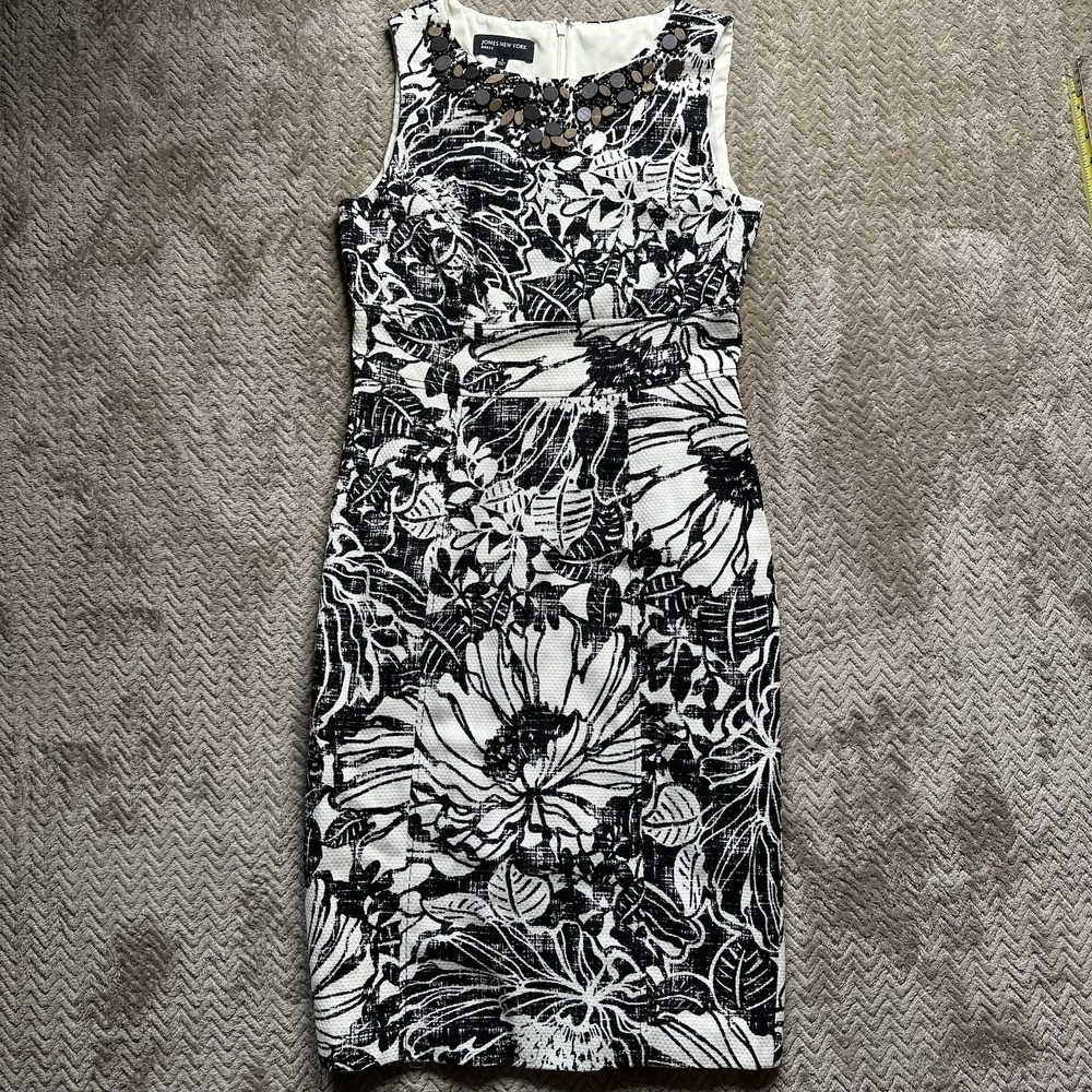 Jones New York Dress Women's Black & White Floral Print Beaded SIZE 6 Sleeveless